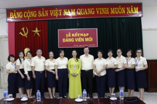 Lễ kết nạp Đảng viên mới Chi bộ phòng Tài Vụ